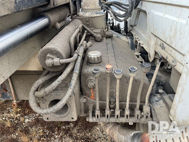 1999-freightliner-fl70-image-24