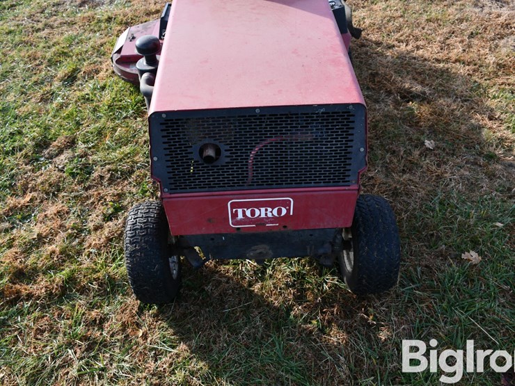 toro-groundmaster-223-d-riding-lawn-mower-image-9