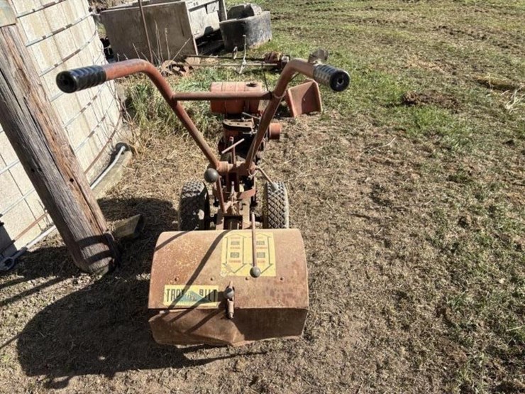 troy-bilt-rear-tine-tiller-image-4