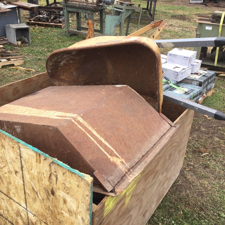 #4805 • Metal Tub Measures 28"W x 48"L: Location:W2486 Smies Rd., Oostburg, WI 53070