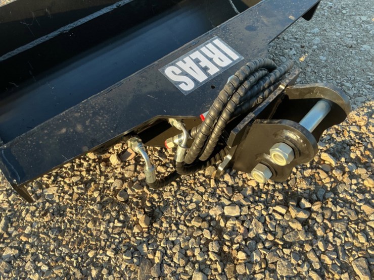 hydraulic-tilting-bucket-for-mini-excavator-image-2