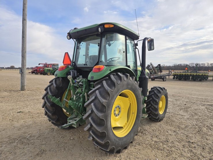 john-deere-6135e-image-19