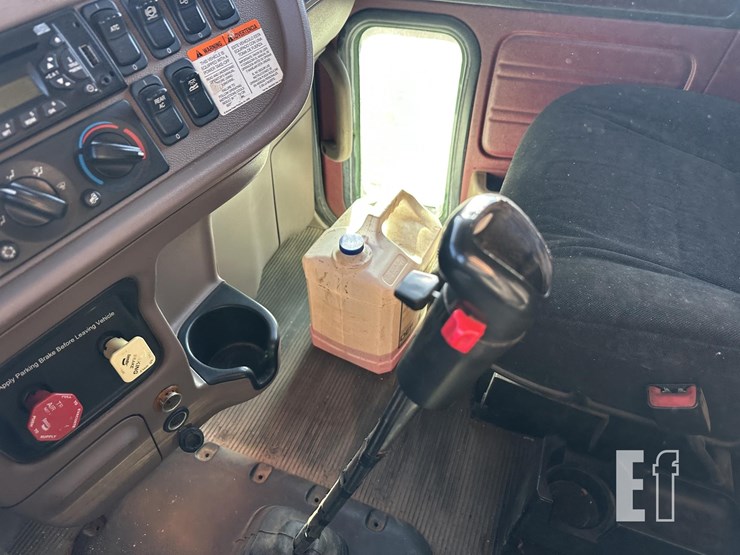 2014-peterbilt-386-image-23