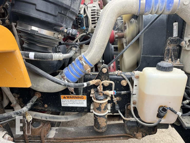 2015-thomas-saf-t-liner-c2-image-27