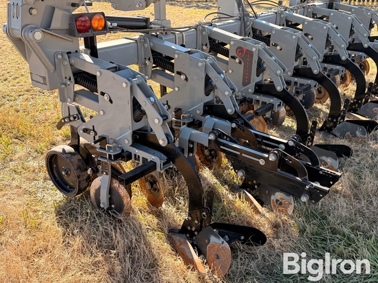 hiniker-cultipro-12r-row-crop-cultivator-image-20