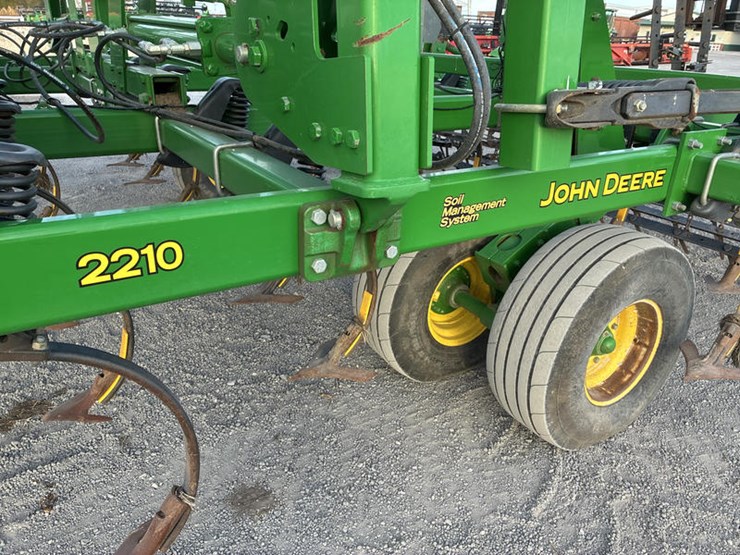 john-deere-2210-image-27