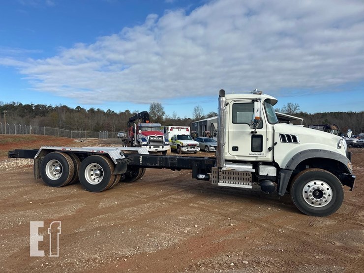 2016-mack-granite-gu433-image-3