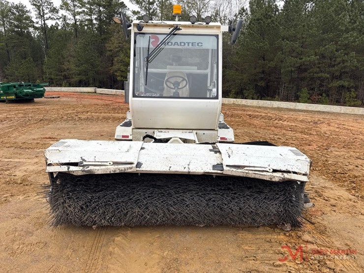 roadtec-fb-100e-sweeper-image-5