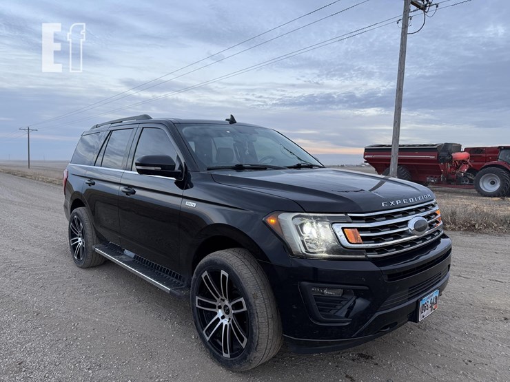 2019-ford-expedition-xlt-image-2