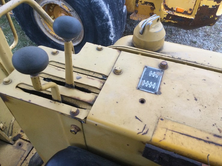 caterpillar-951-image-13