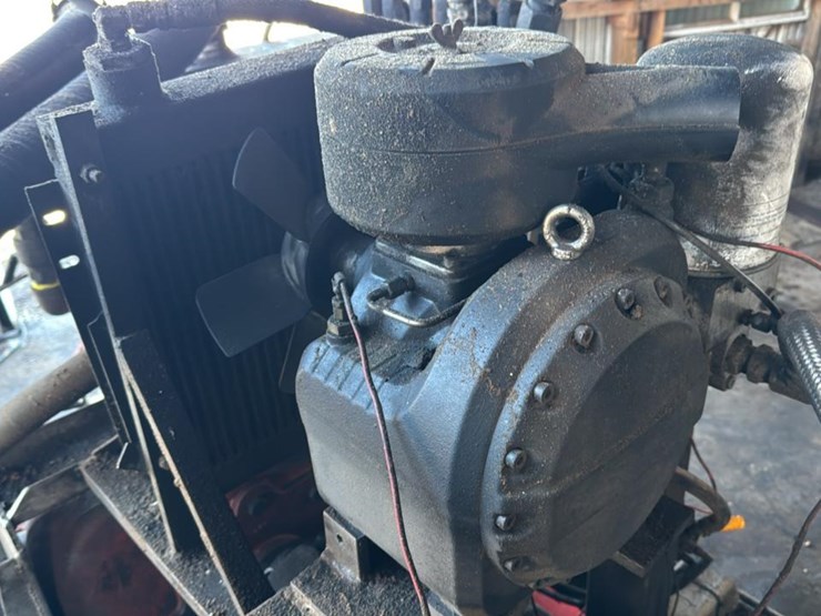 #135-•-screw-compressor-image-4