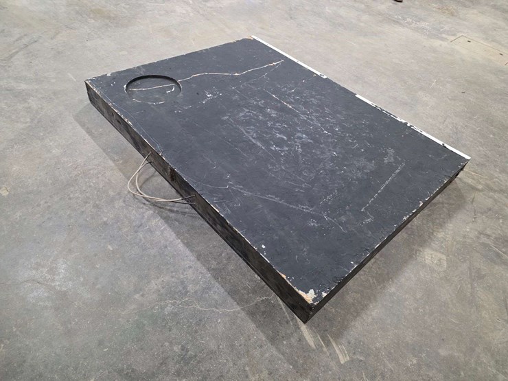 like-a-mankato-portable-fish-house,-4’-x-6’,-1-fishing-and-1-spear-hole-with-furnace-vent-image-5