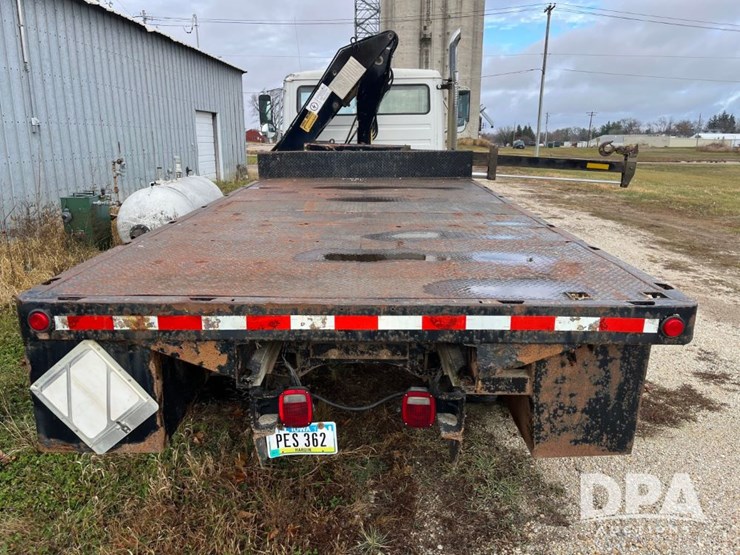 1999-freightliner-fl70-image-32