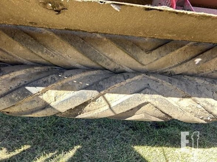 2014-new-holland-h7460-image-35