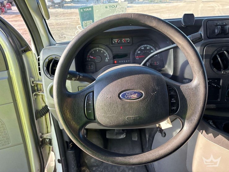 2011-ford-cargo-image-12