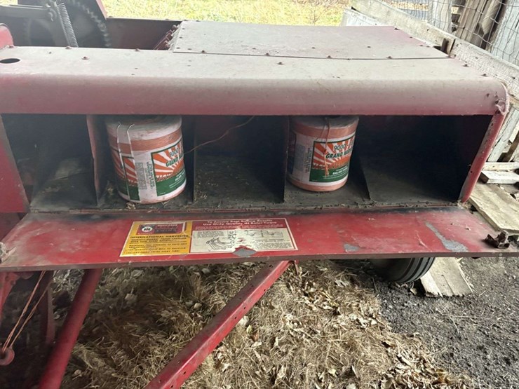ih-47-square-baler,-540-pto,-twine,-stored-inside-image-10