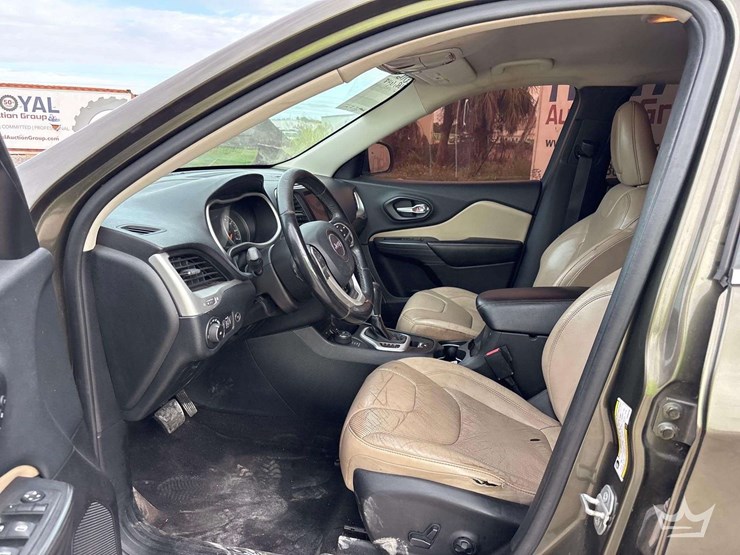 2015-jeep-cherokee-image-12