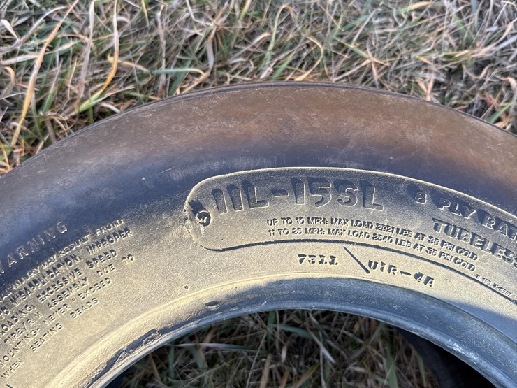 11l-15-mounted-&-unmounted-tires-image-16