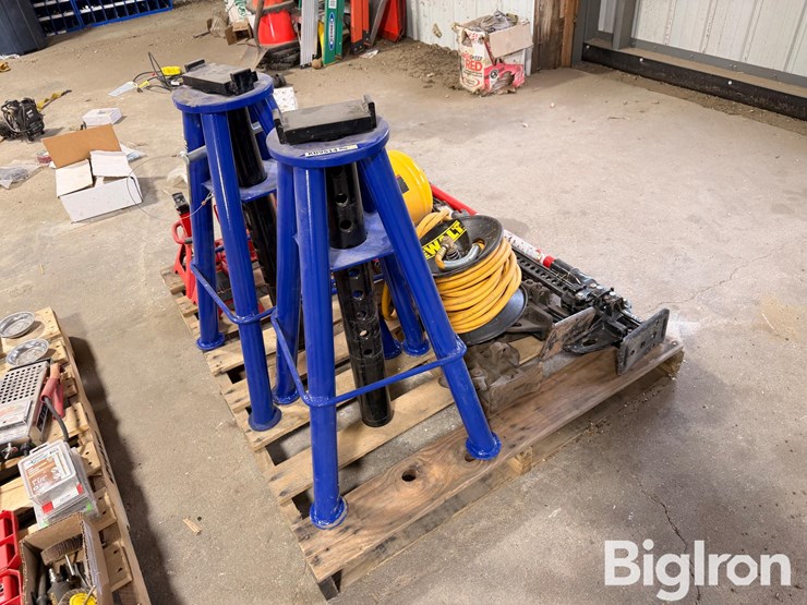 various-jacks-&-air-bubble-w/-hose-image-2