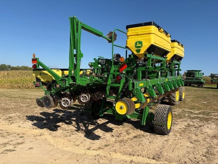 2023-john-deere-1745-image-5