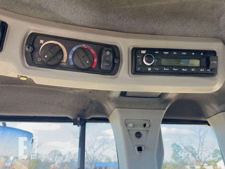 2021-caterpillar-926m-image-30