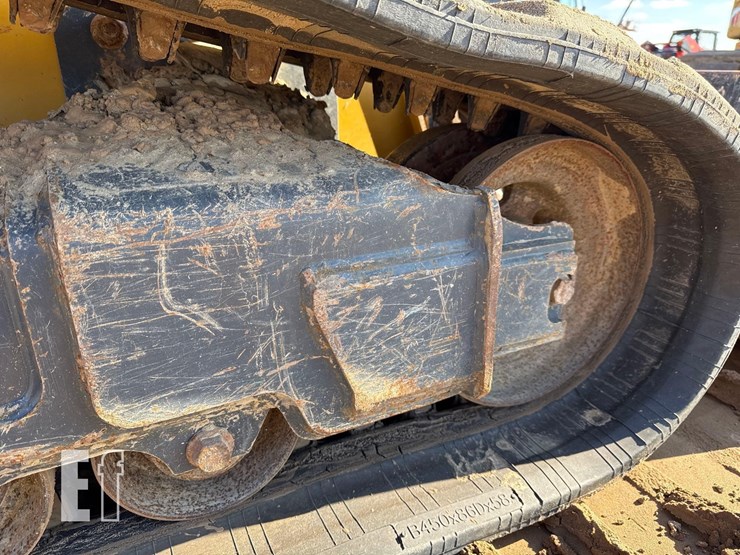 2021-deere-331g-image-15