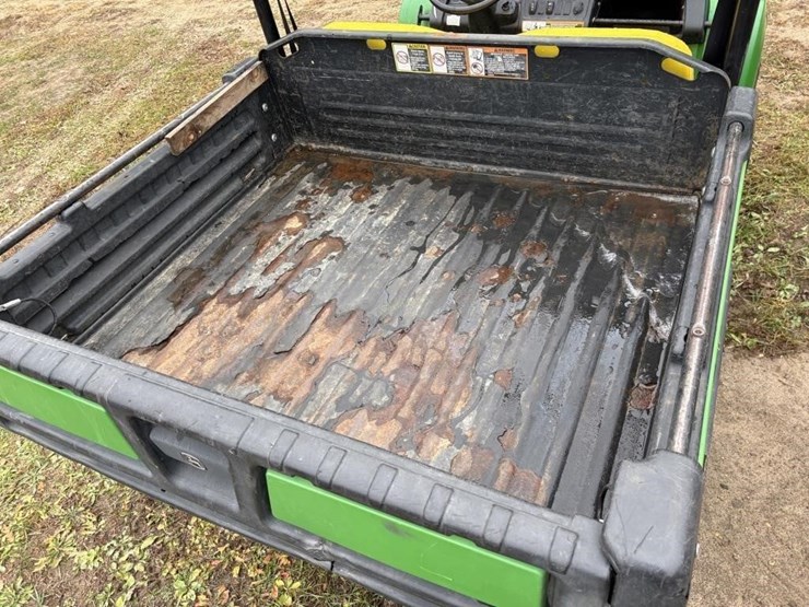 2014-john-deere-gator-image-8