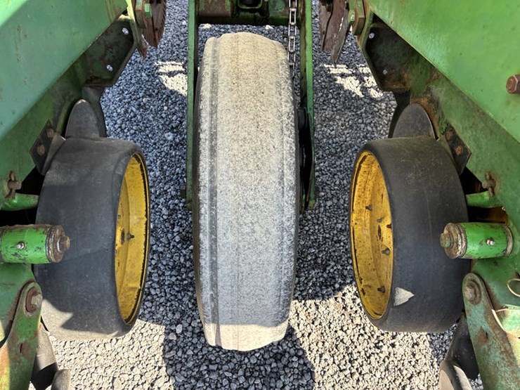 john-deere-7000-image-39