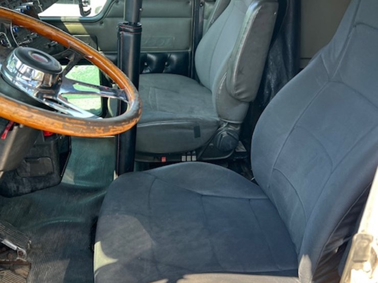 2000-kenworth-w900-image-12