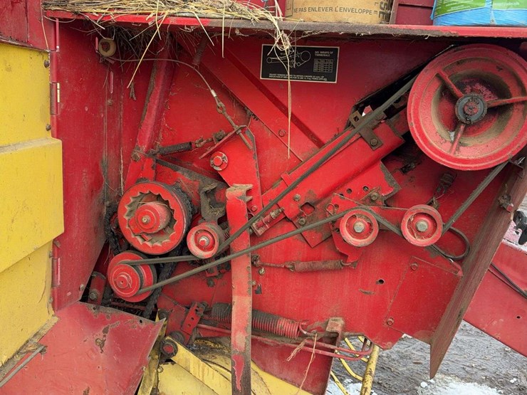 new-holland-855-image-24