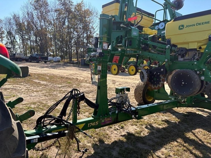 2023-john-deere-1745-image-11