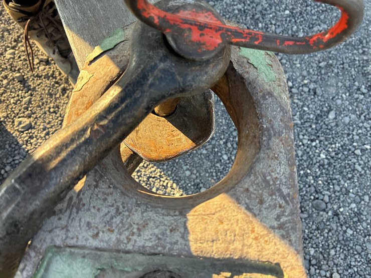 john-deere-2410-image-3