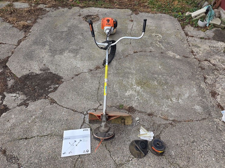 stihl-fs110-weed-eater-with-extra-parts,-used-this-summer,-works-as-it-should-image-3
