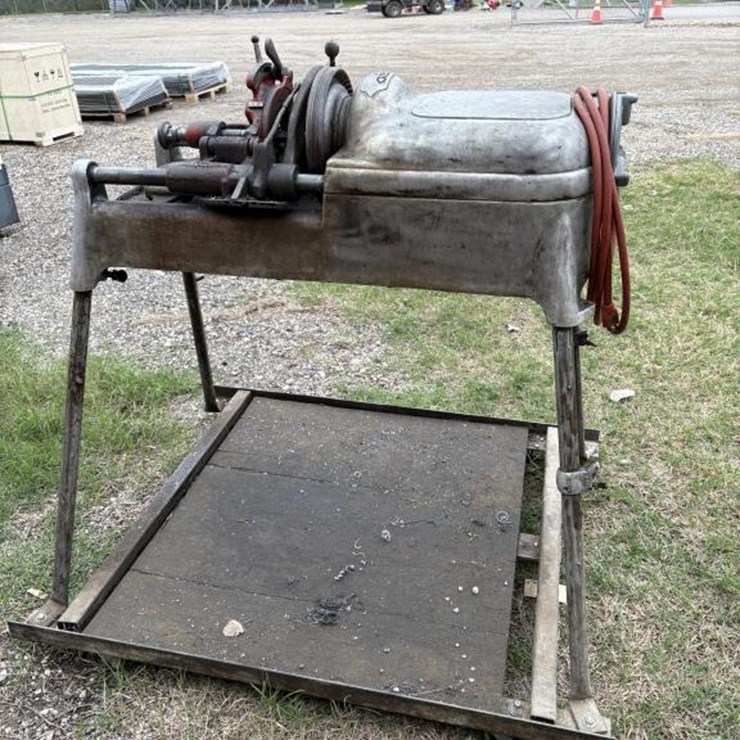 #203 • Rigid Pipe Threader On Stand