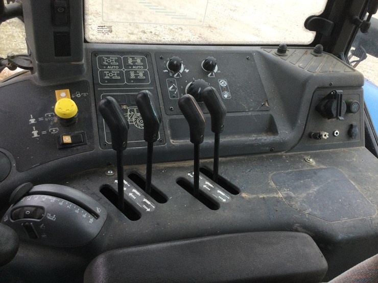 new-holland-190-image-11