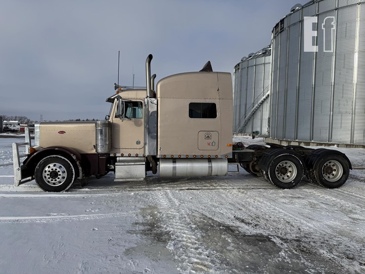 2004-peterbilt-379-image-11
