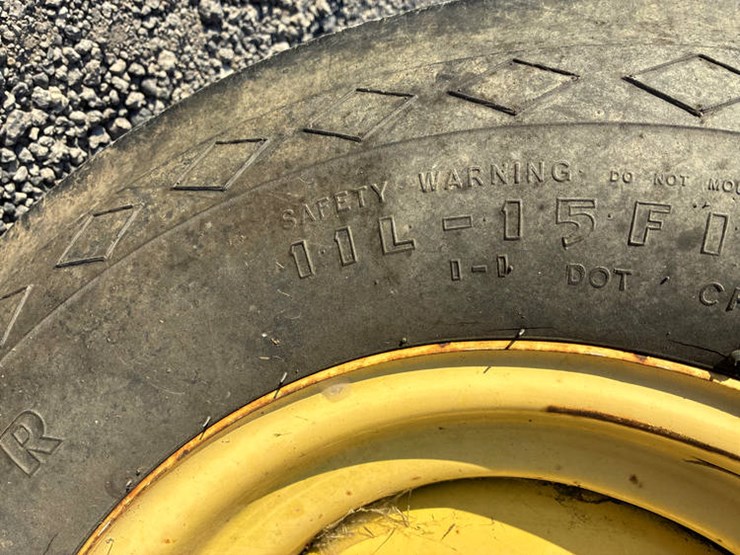 john-deere-2410-image-9