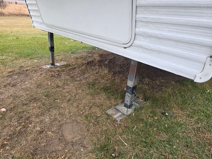 2004-prowler-fleetwood-5th-wheel-rv,-model-255-bhs,-12’-slide-out,-newer-19’-awning,-1-queen-front-b-image-57