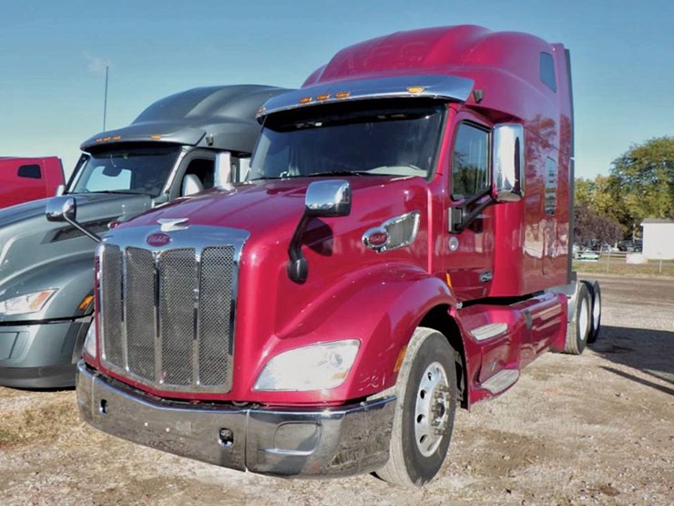2022-peterbilt-579-image-1