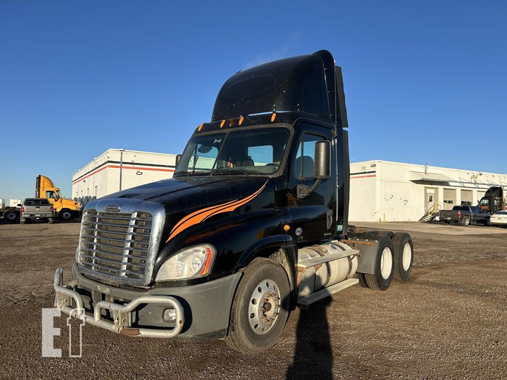2012-freightliner-cascadia-125-image-1