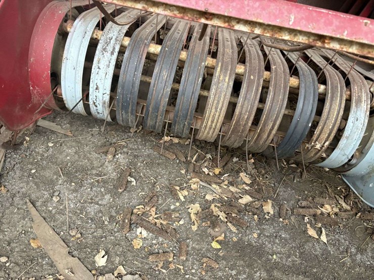 ih-47-square-baler,-540-pto,-twine,-stored-inside-image-3