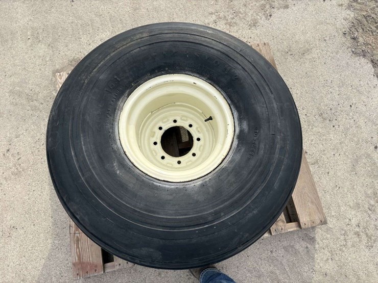 firestone-21.5l-16.1-tire-on-8-bolt-white-ag-rim,-10-ply-image-5
