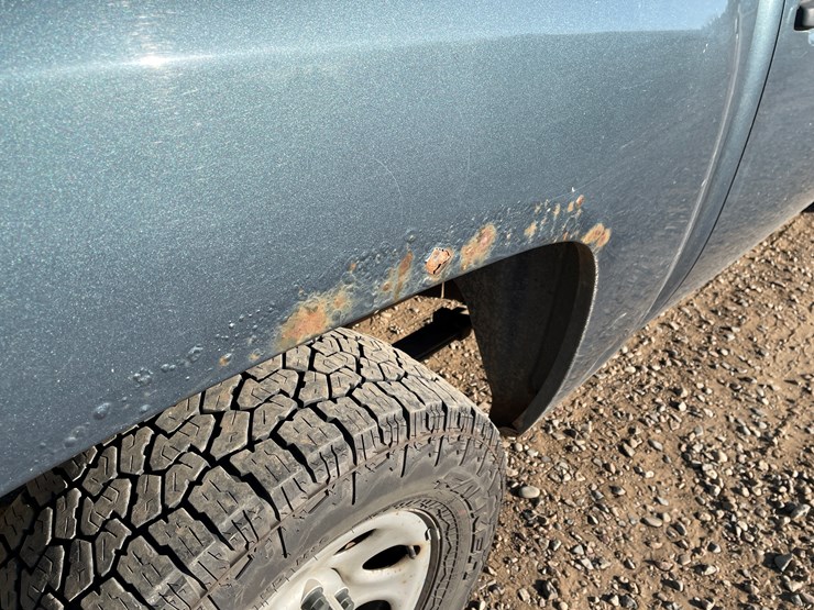 #1127-•-2013-chevrolet-silverado-pickup-truck-(has-mn-title)-image-18