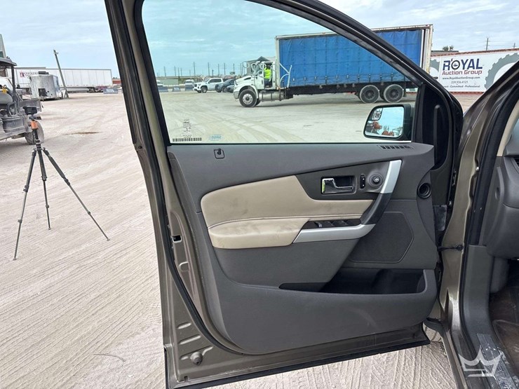 2014-ford-edge-image-10