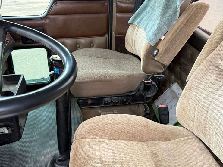 2001-kenworth-t800-image-28