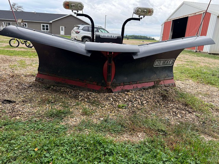 2018-hiniker-poly-snowplow-with-mounts-for-a-99-01-3/4-ton-chevrolet,-has-controller-image-22
