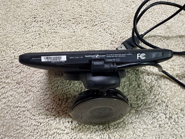 miscellaneous-lot:-igloo-water-cooler,-solar-led-umbrella-lights,-ucare-happy-light,-tom-tom-gps,-co-image-4