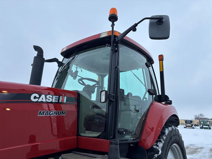 case-ih-magnum-190-image-37