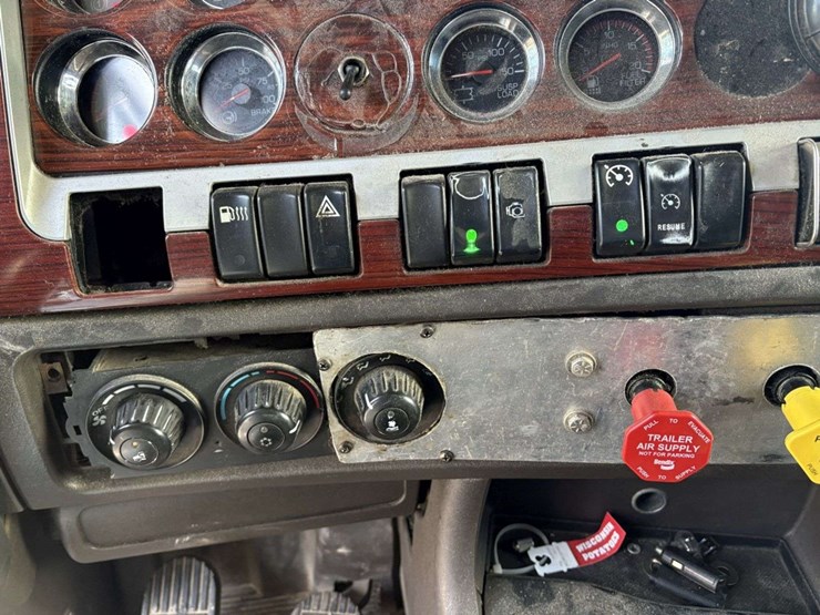 2007-kenworth-t600-image-34