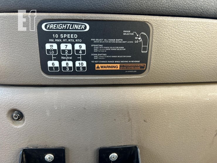 2012-freightliner-cascadia-125-image-28